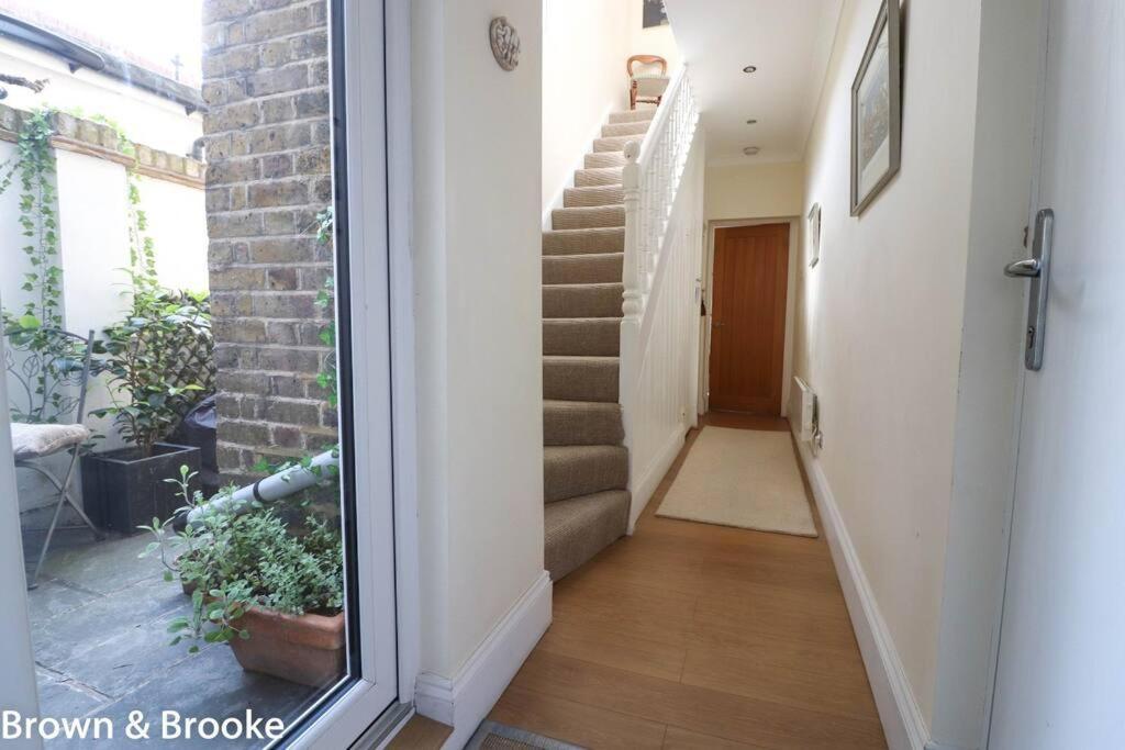 Stylish & Spacious 3 Bed Victorian House Sleeps Up To 7 - Near O2, Museums, Excel, Mazehill Station 12 Mins Direct Into London Bridge Villa Buitenkant foto